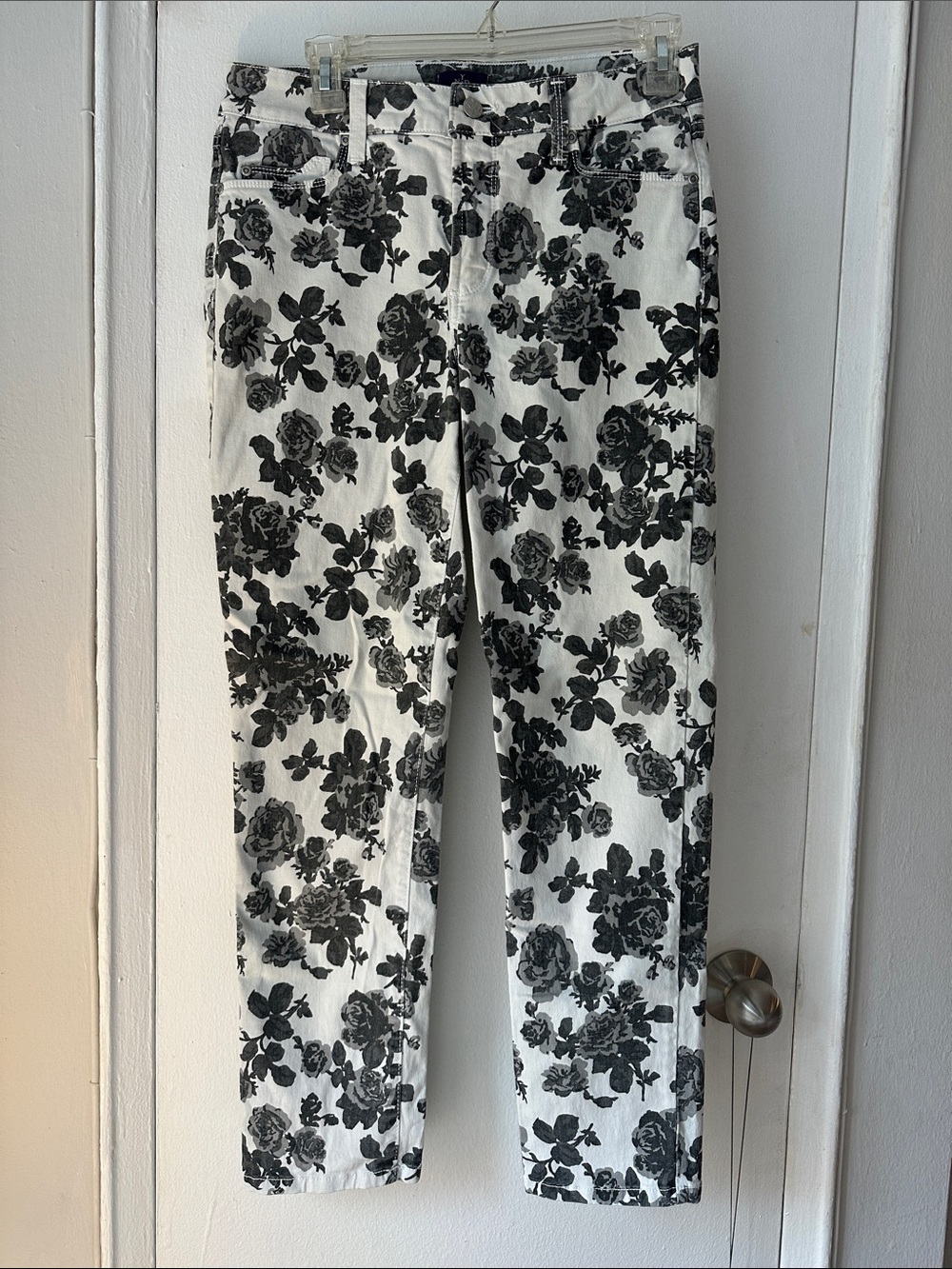 Women’s NYDJ Floral Print Black/Gray & White Ankle Jeans sz 6